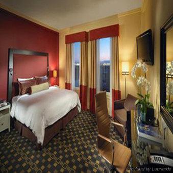 Shattuck Plaza 4*